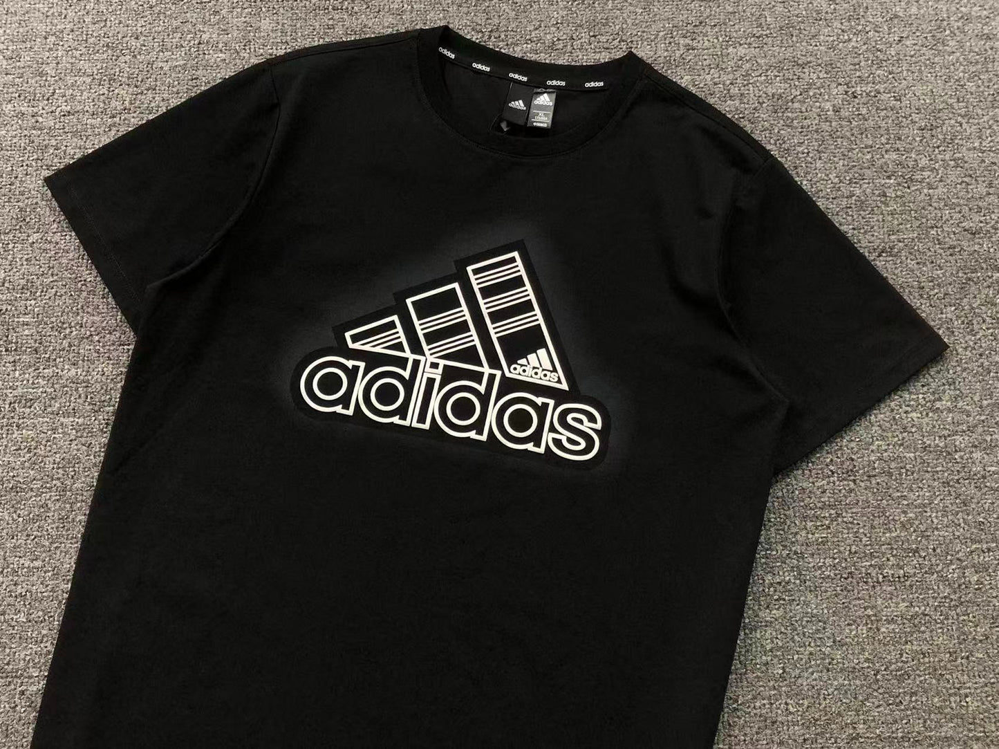 Camiseta Adidas Performance Oversized Logo