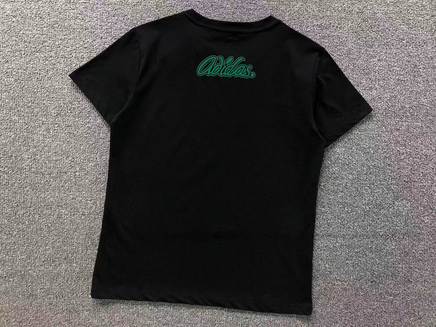 Camiseta Adidas Trefoil Carrot Feminina