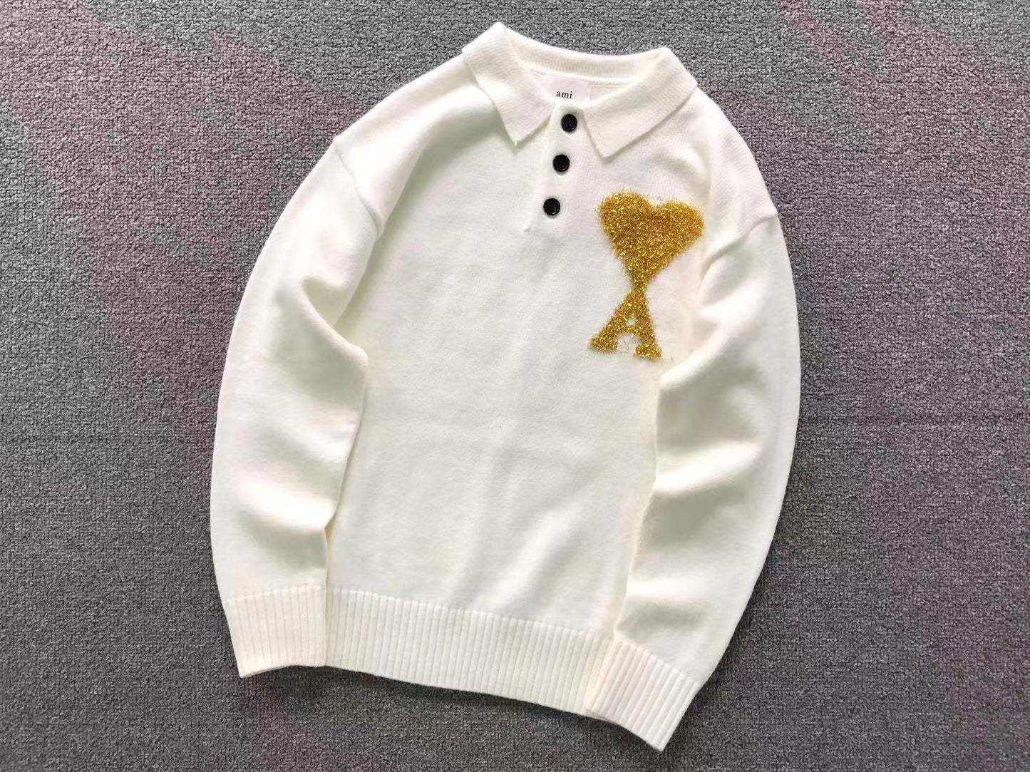 Suéter Polo AMI Paris Coração Dourado