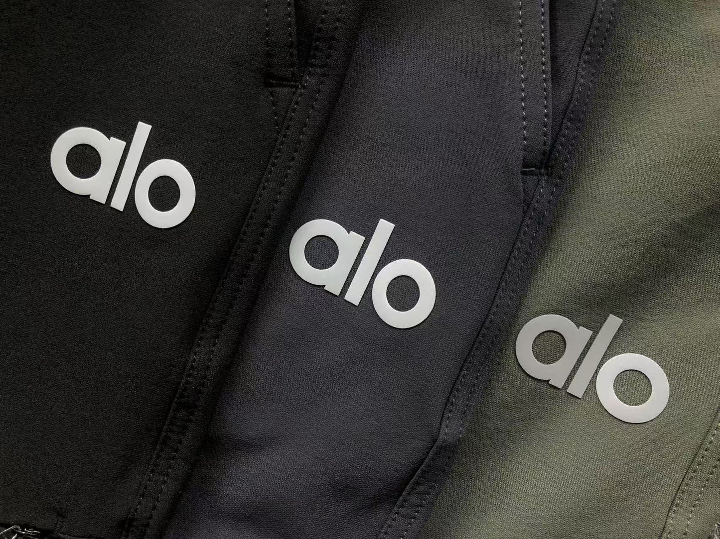 Calça elástica ALO moletom cargo