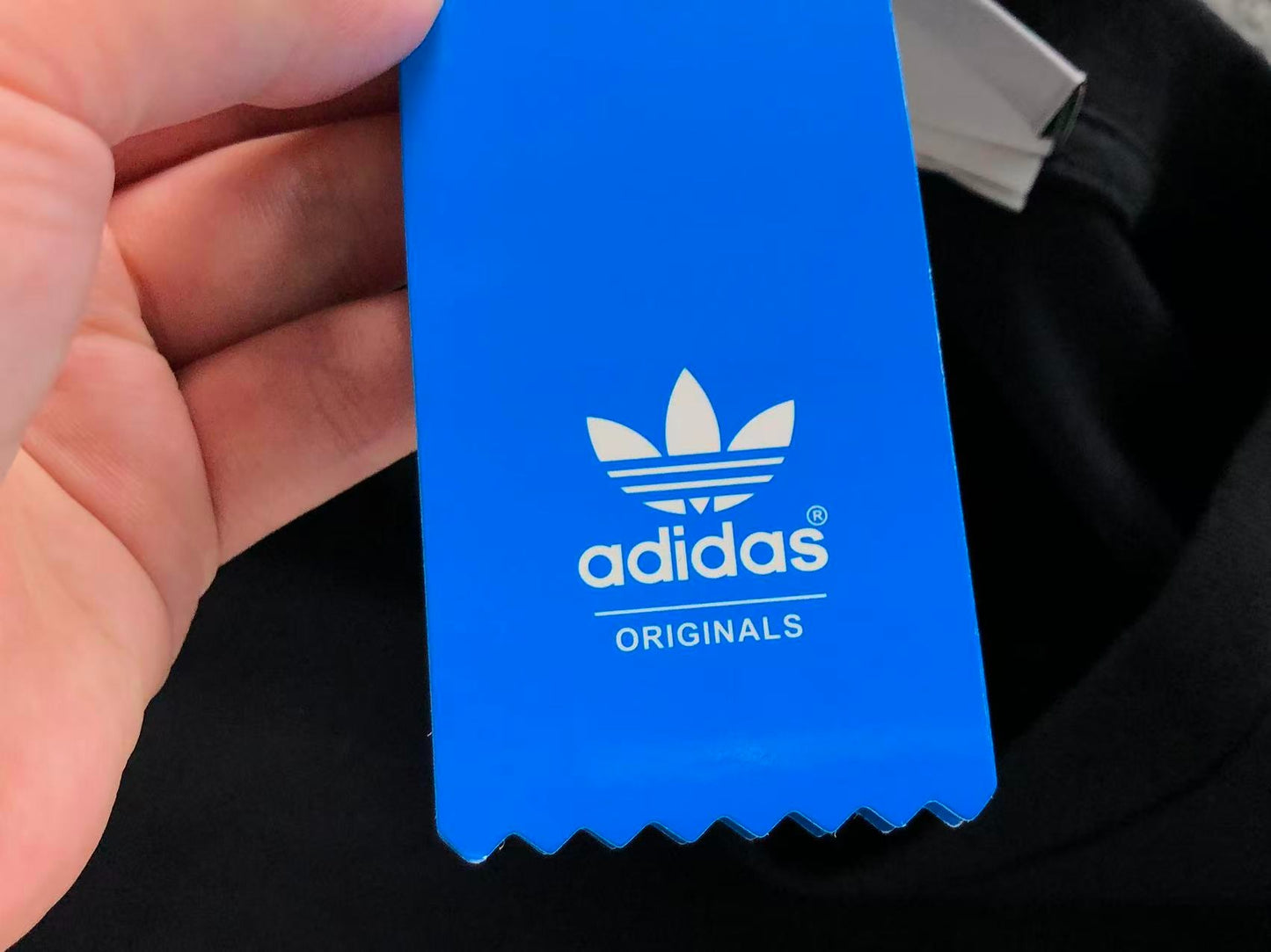 Camiseta Adidas Originals Shoulder Hardware