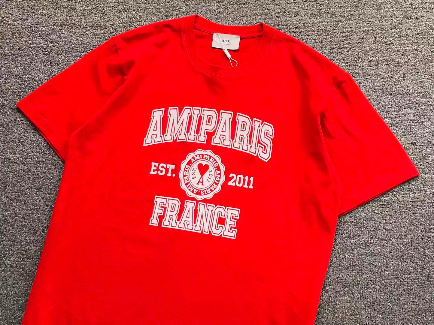 Camiseta AMI Paris Badge Varsity