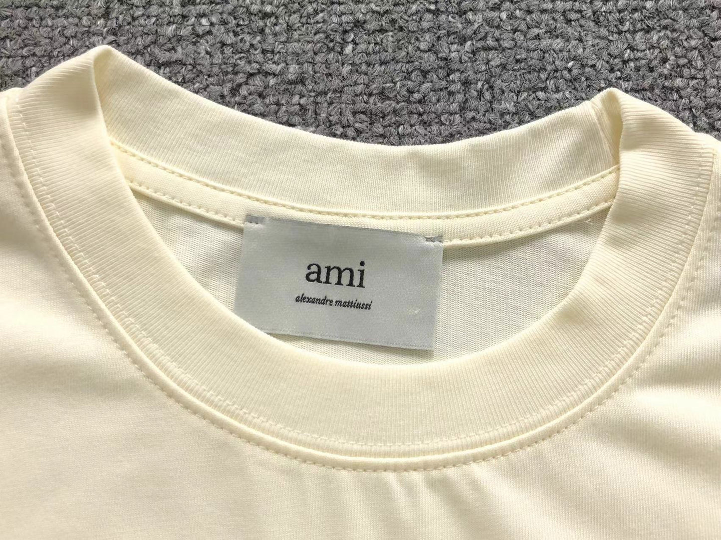 Camiseta AMI Paris Big Logo Oversized Cream