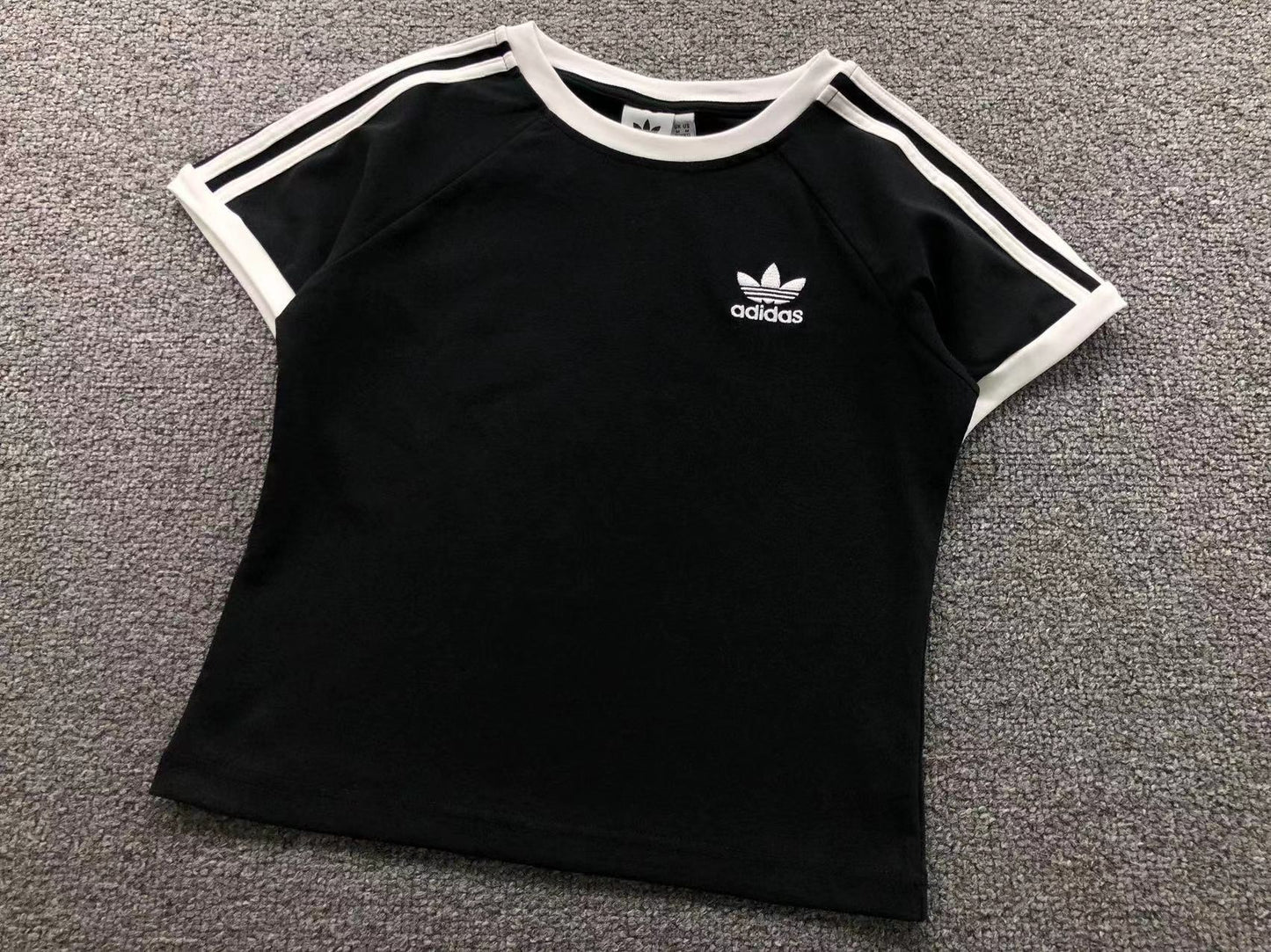 Camiseta Adidas Raglan Core 3-Stripes Feminina