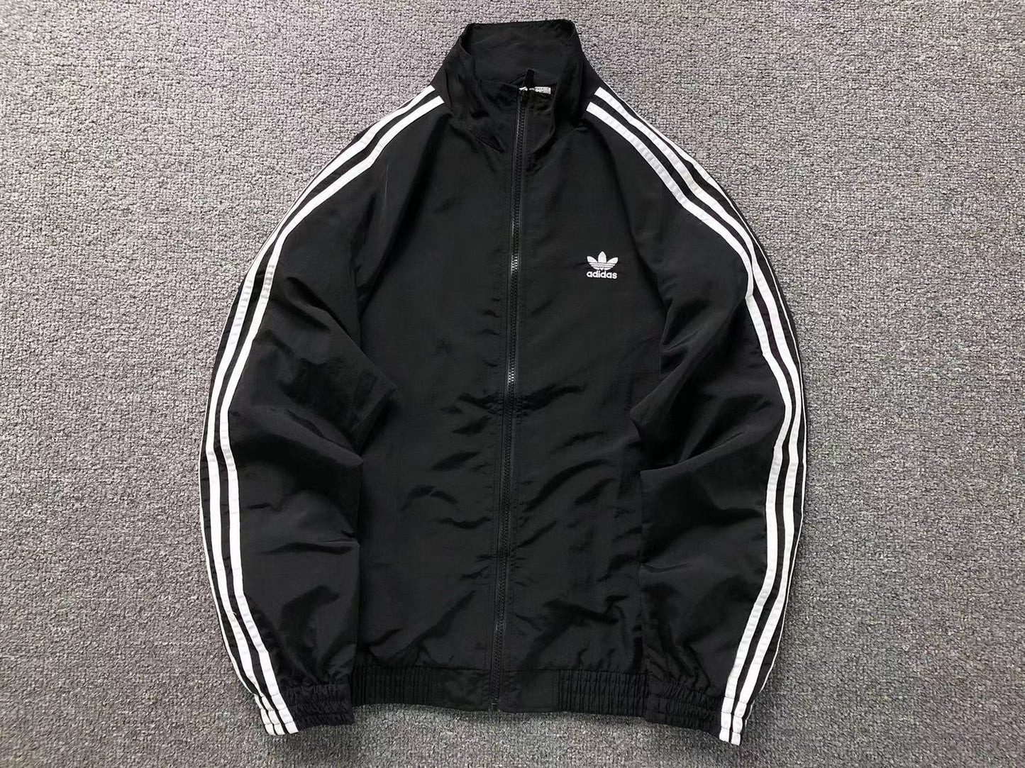 Jaqueta Adidas Archive Silent Motion Windbreaker