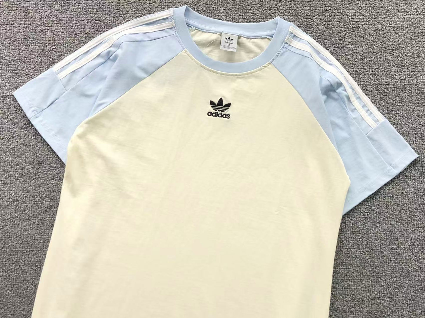 Camiseta Adidas Raglan Contrast Feminino