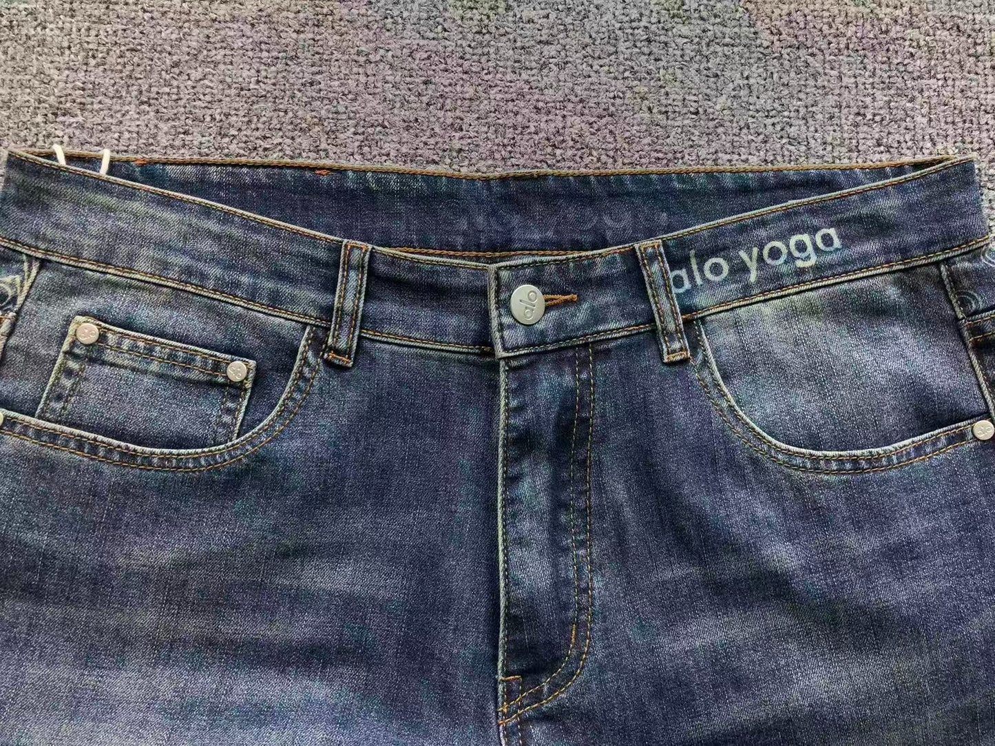 Calça ALO jeans reta azul estonado