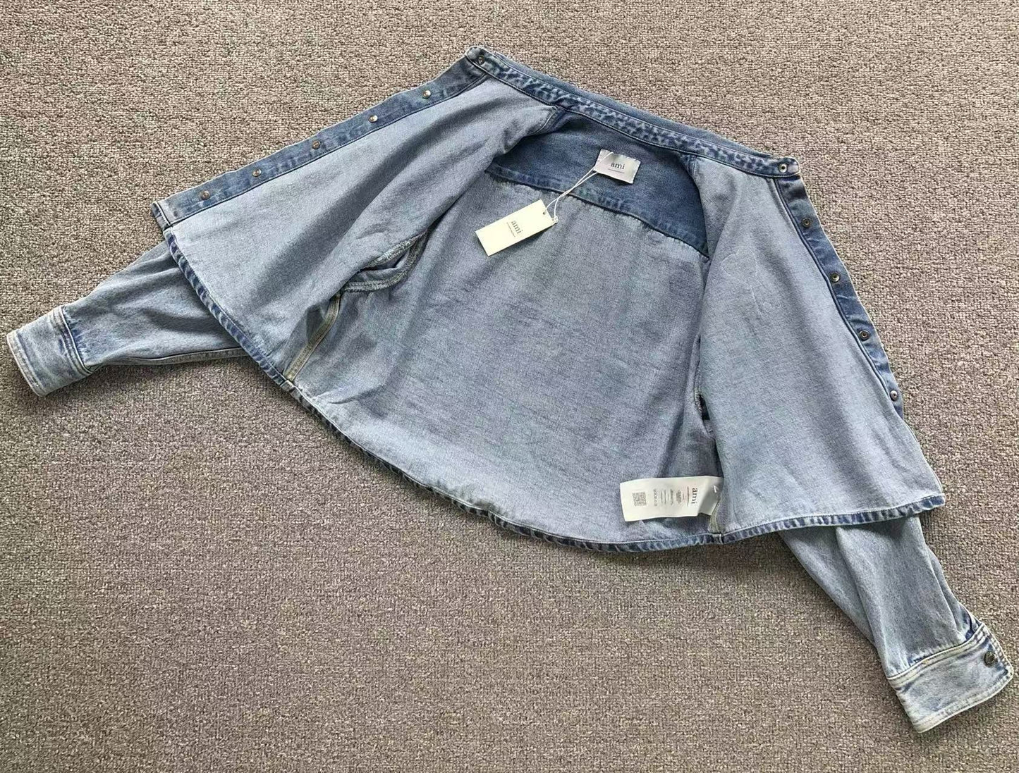 Camisa AMI Paris Denim Cropped Logo Coração