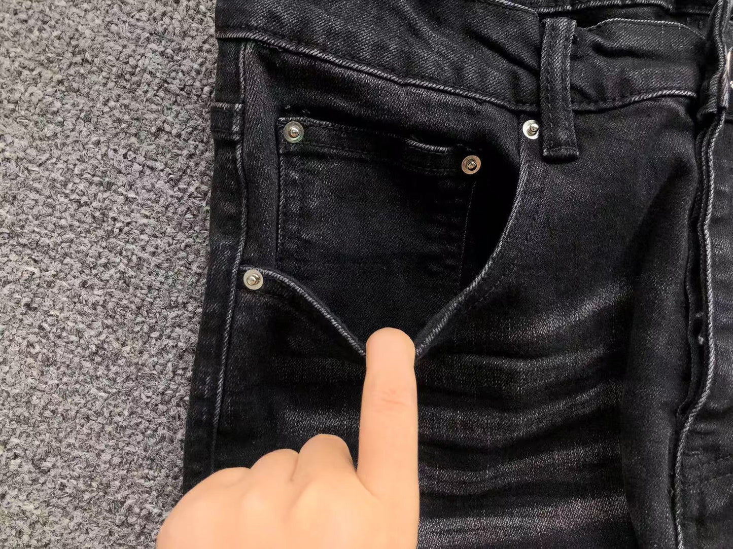 Calça AMIRI Stealth 22 Black Denim