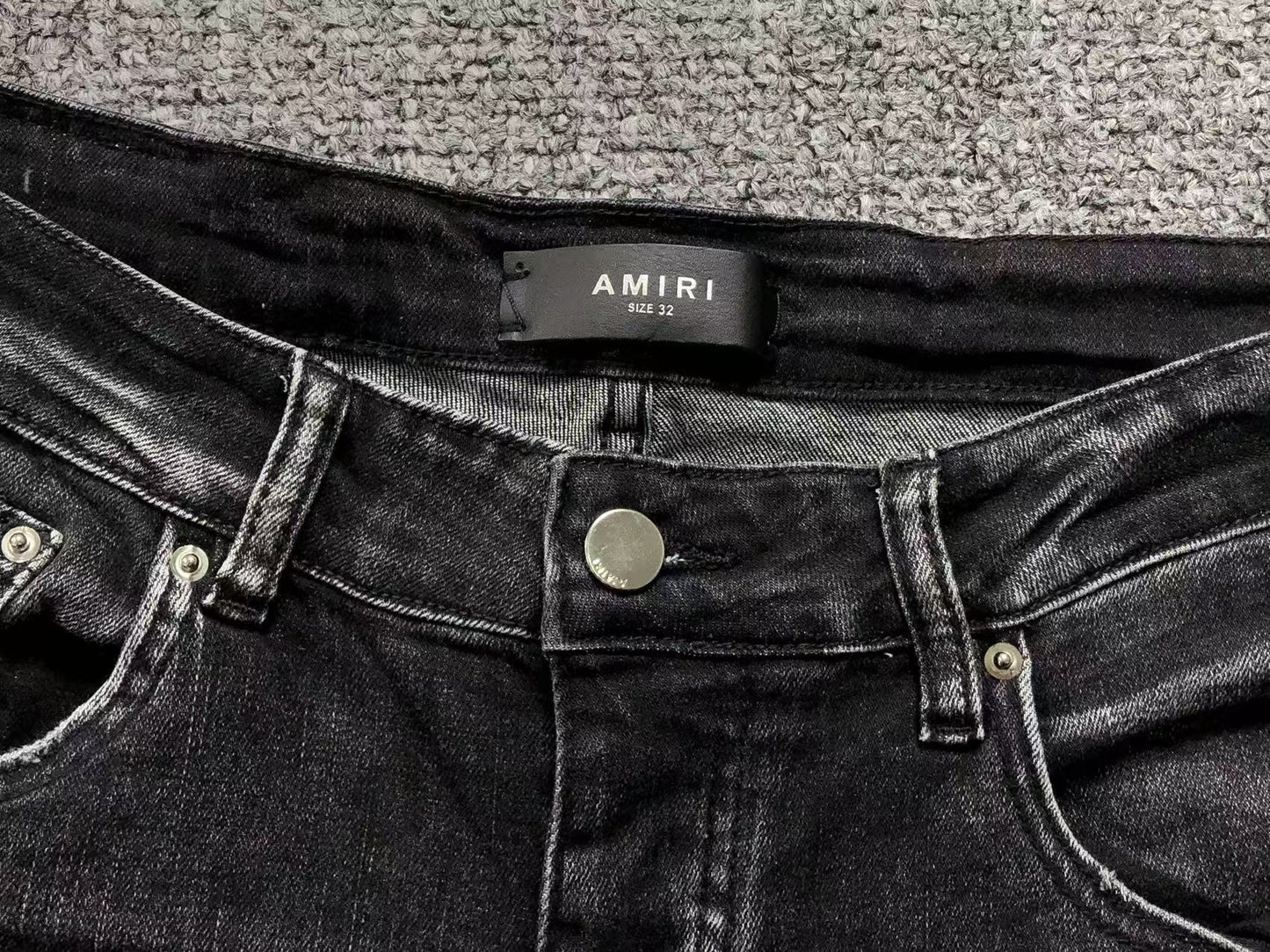 Calça AMIRI Red Logo Destroyed