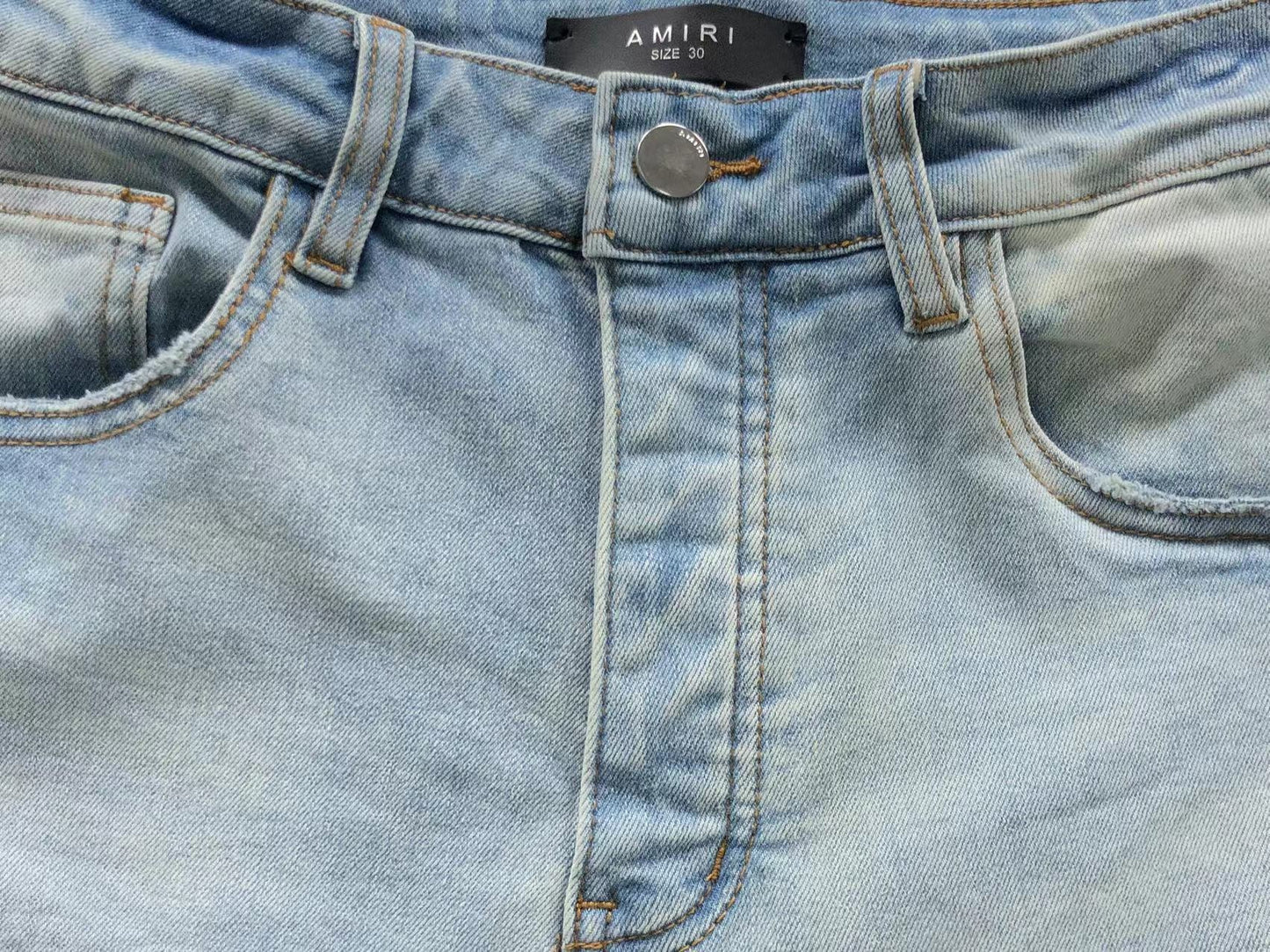 Calça AMIRI Logo Distressed Light Blue Denim