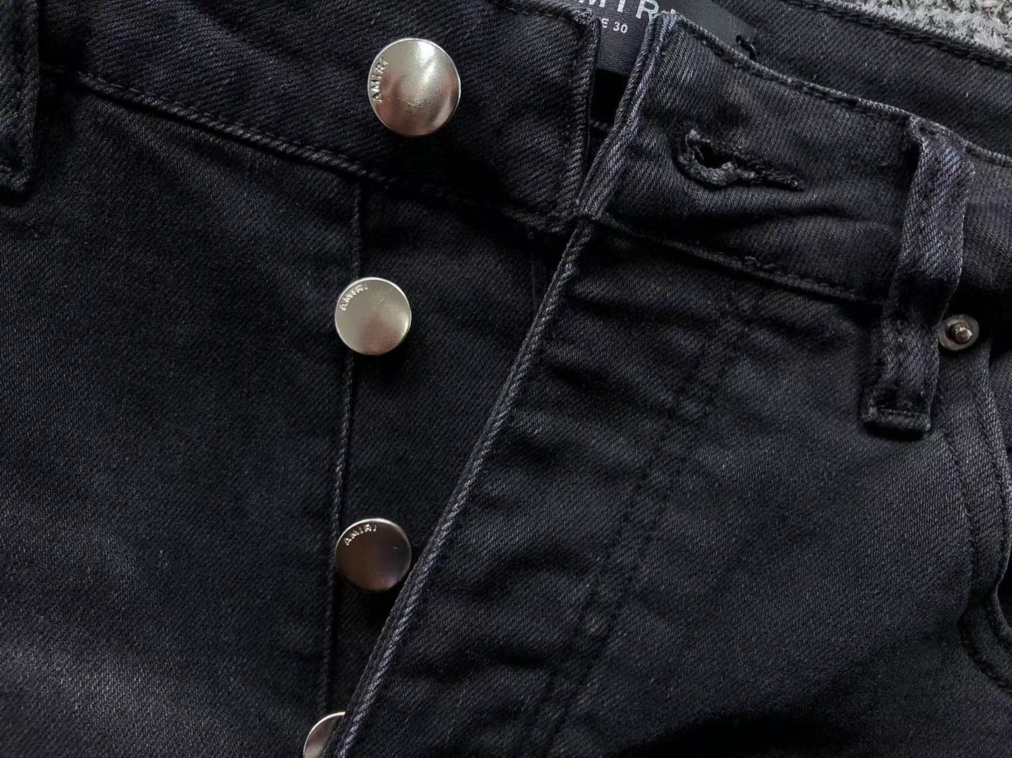 Calça AMIRI Tonal Logo Distress Denim