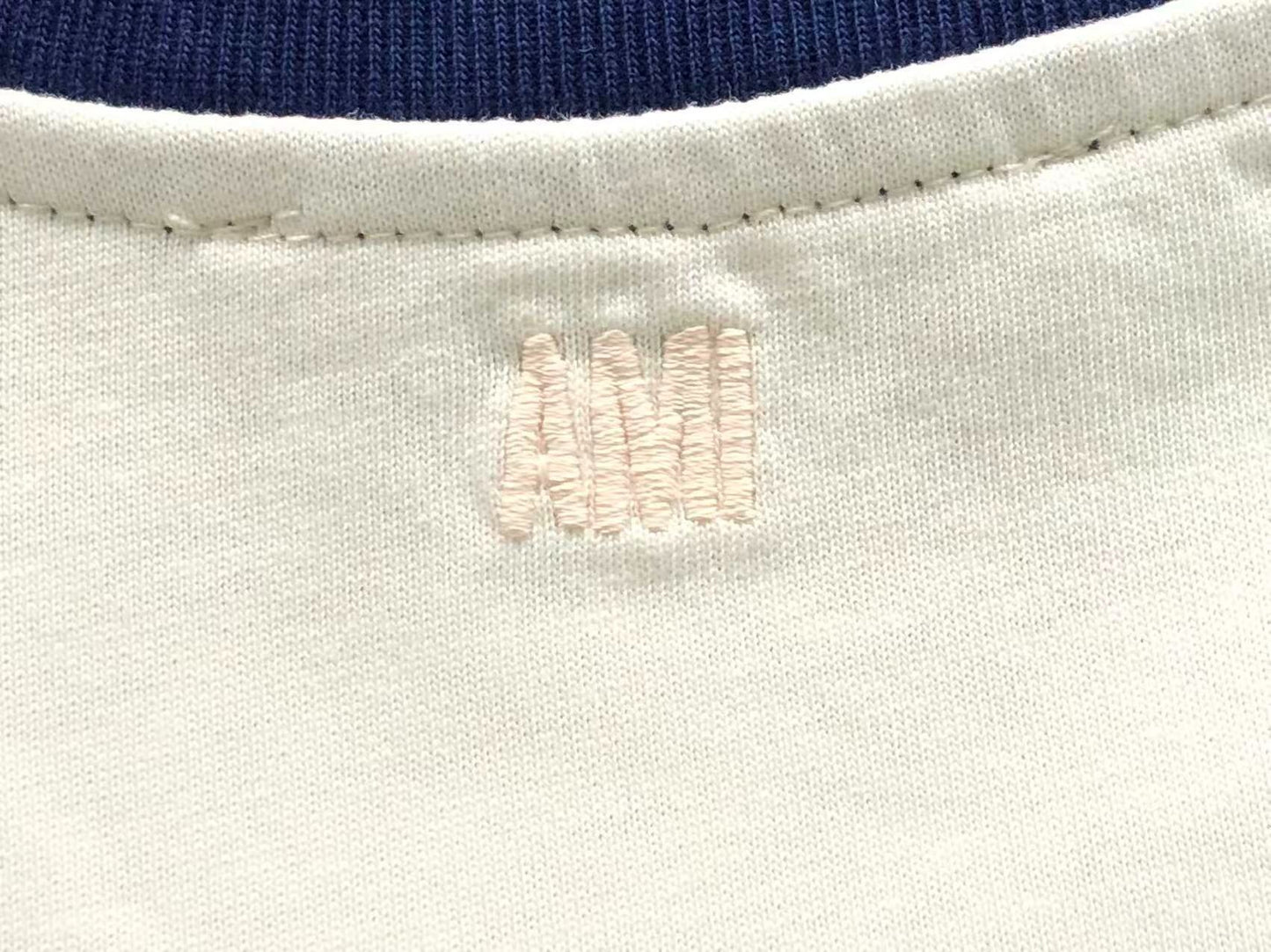 Camiseta AMI Paris Raglan Logo Coração