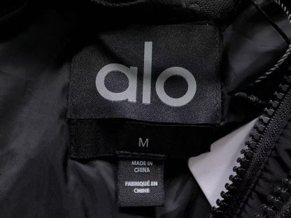 Jaqueta ALO puffer com capuz design V Feminino