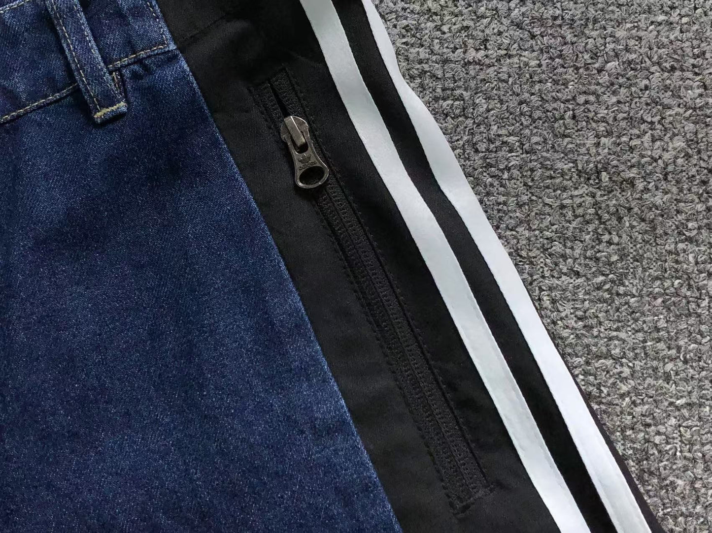 Calça Adidas Jeans Stripe Track Pants