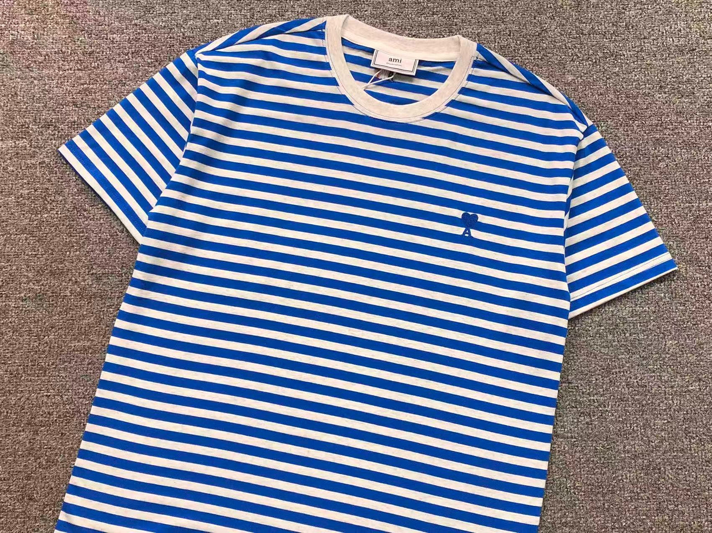 Camiseta AMI Paris Classic Heart Striped Tee