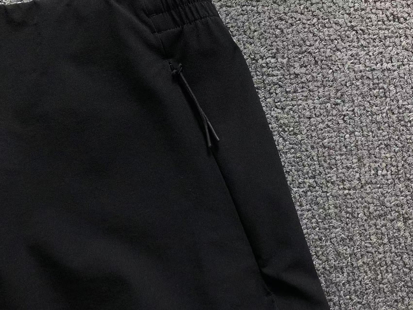 Calça elástica ALO moletom cargo