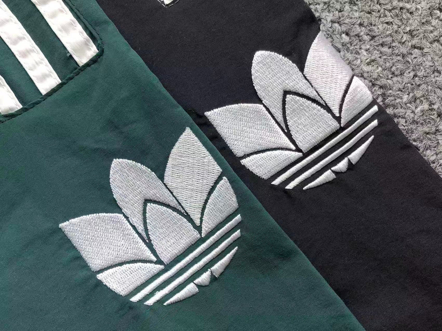 Jaqueta Adidas Chevron Windbreaker Archive