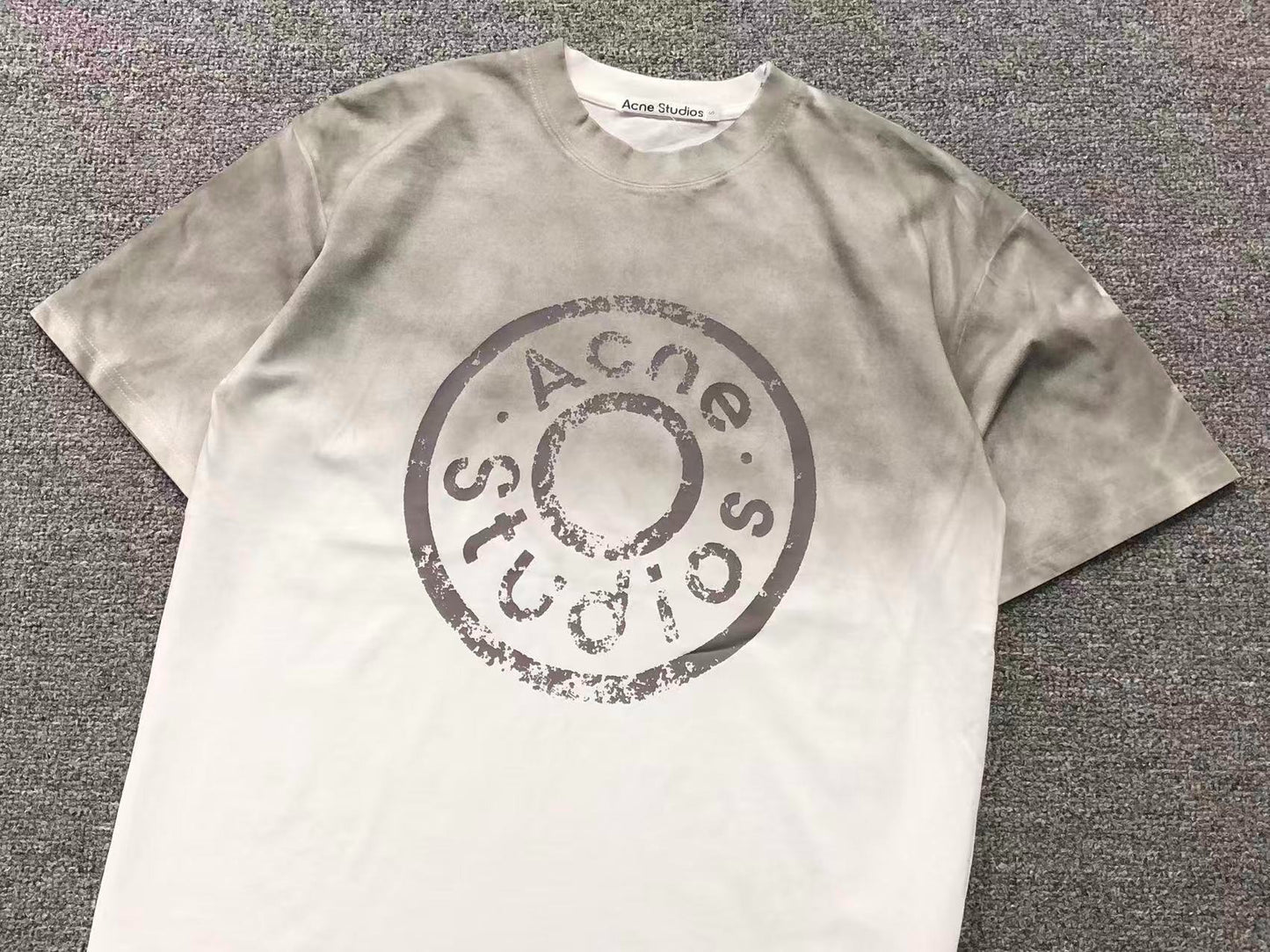 Camiseta Acne Studios Worn Circle Graphic