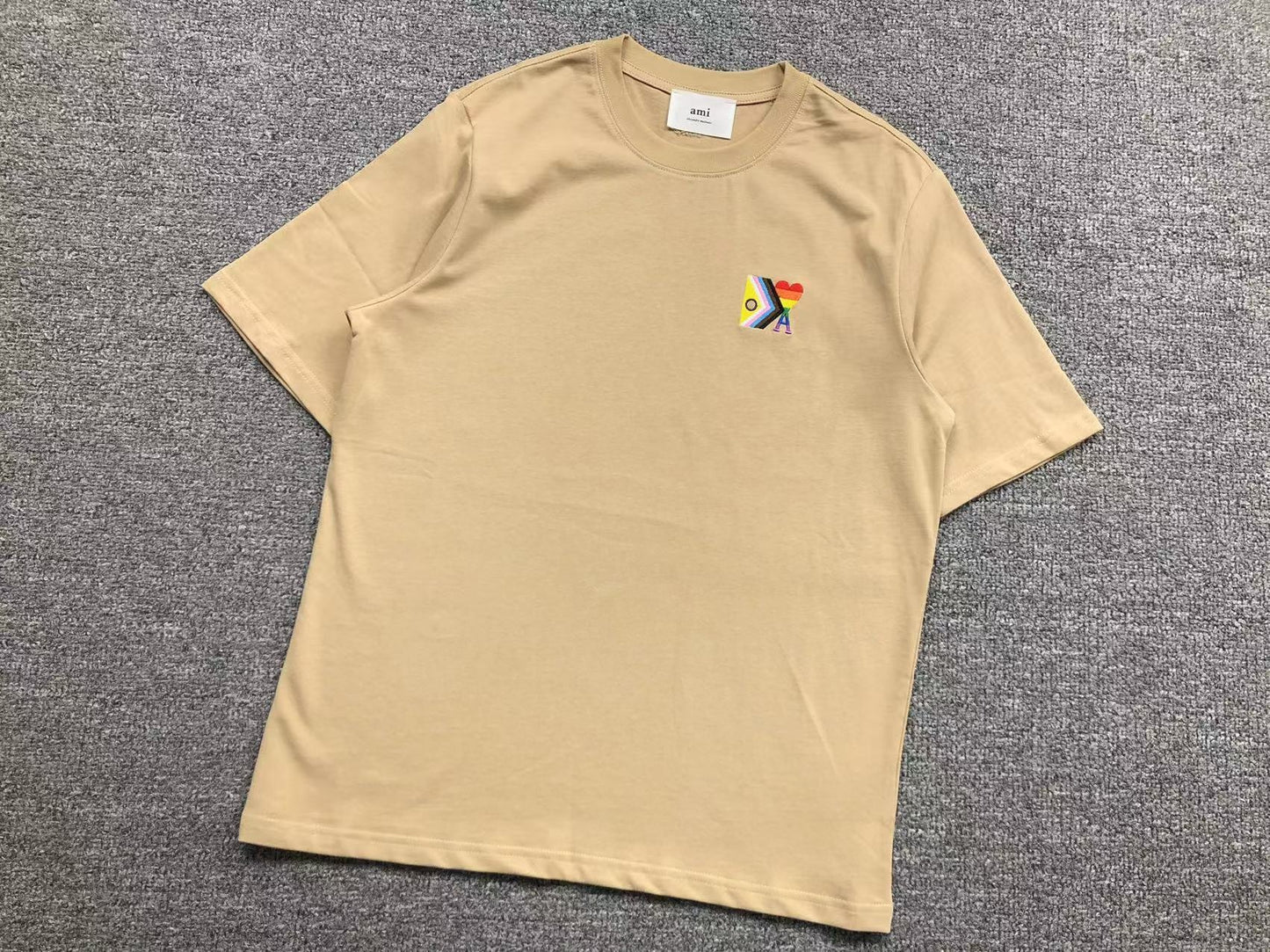 Camiseta AMI Paris Multicolor Heart Edition