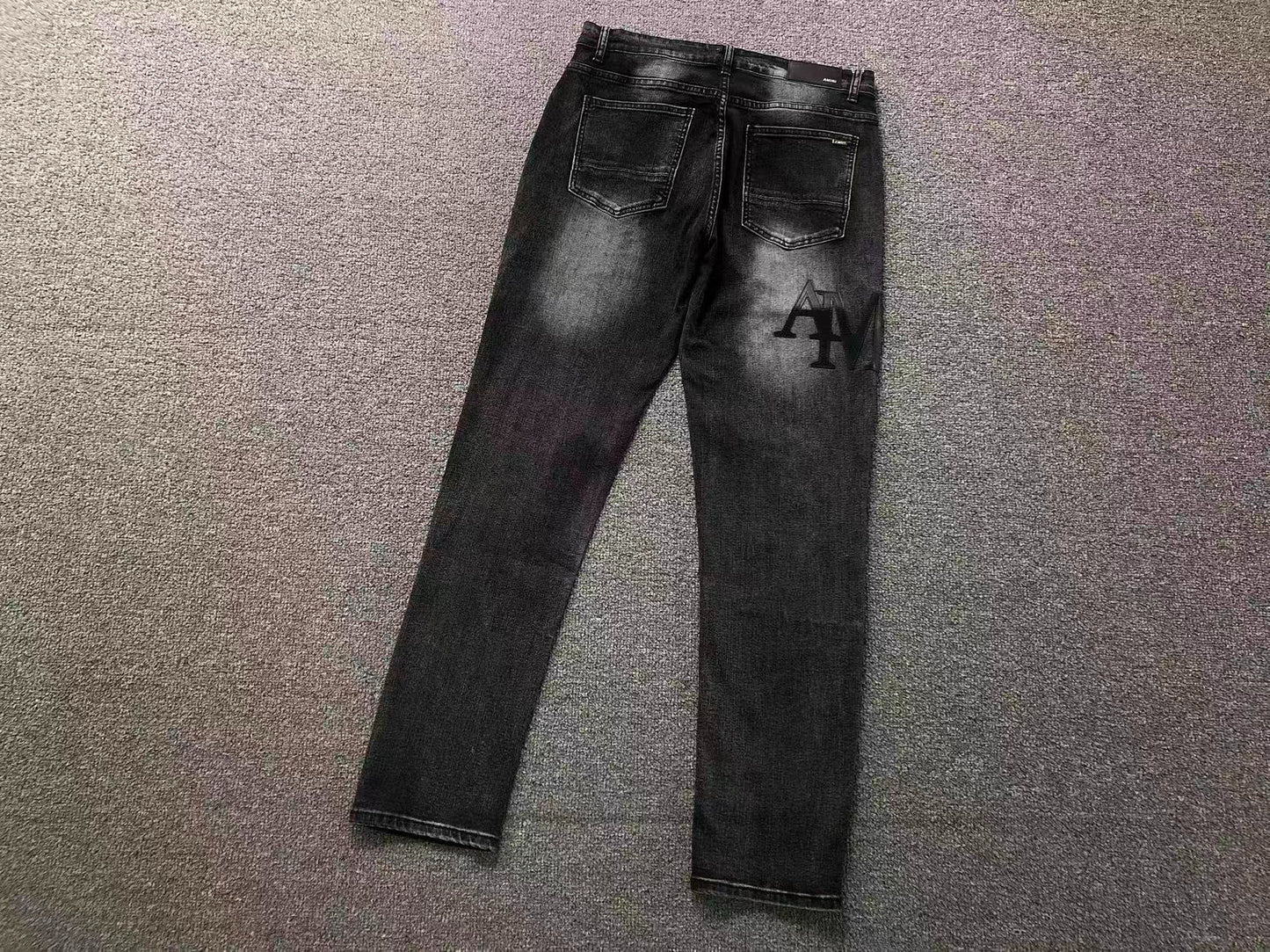 Calça AMIRI Tonal Logo Black Destroyed Denim
