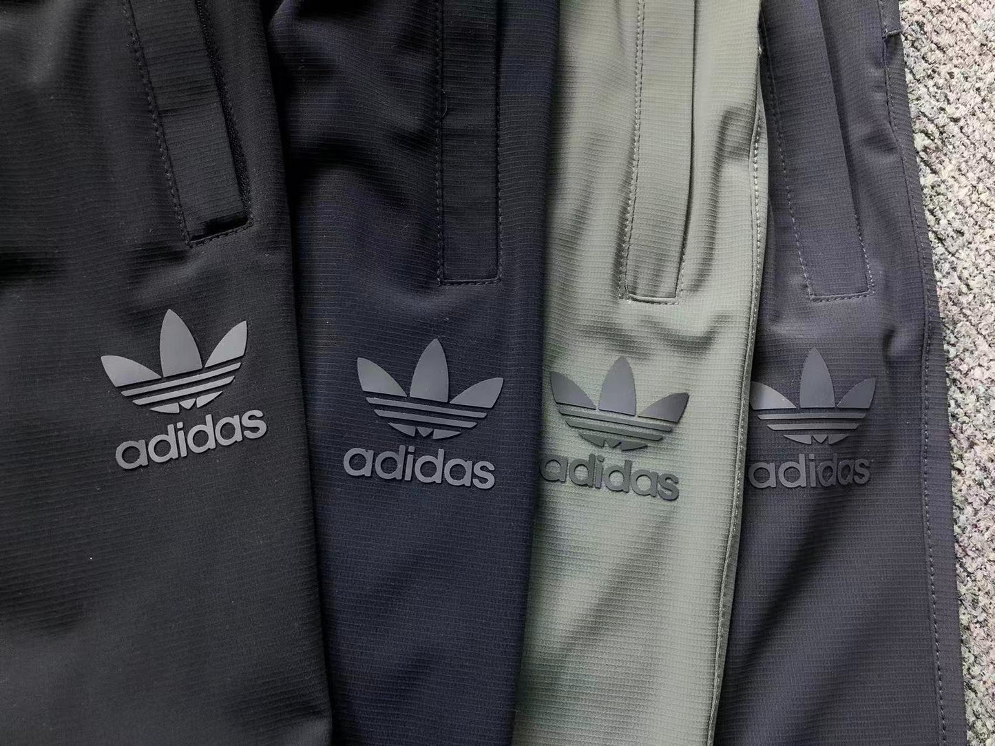 Calça Adidas Essential Tech Jogger