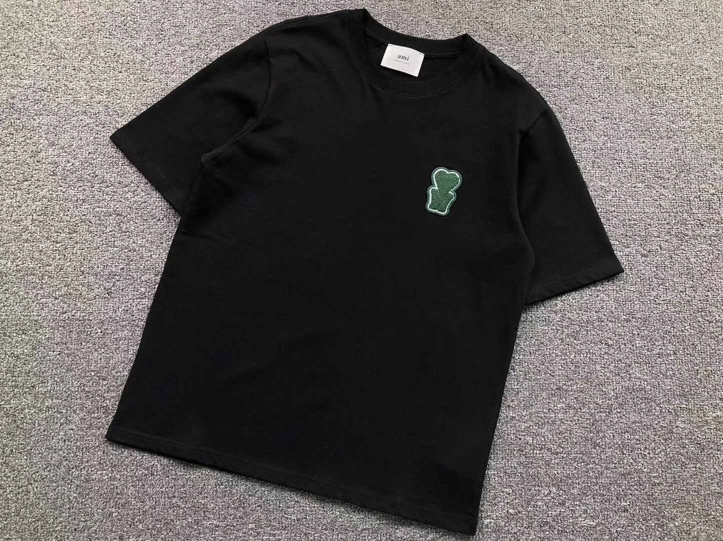 Camiseta AMI Paris Heart Patch Contrast Tee