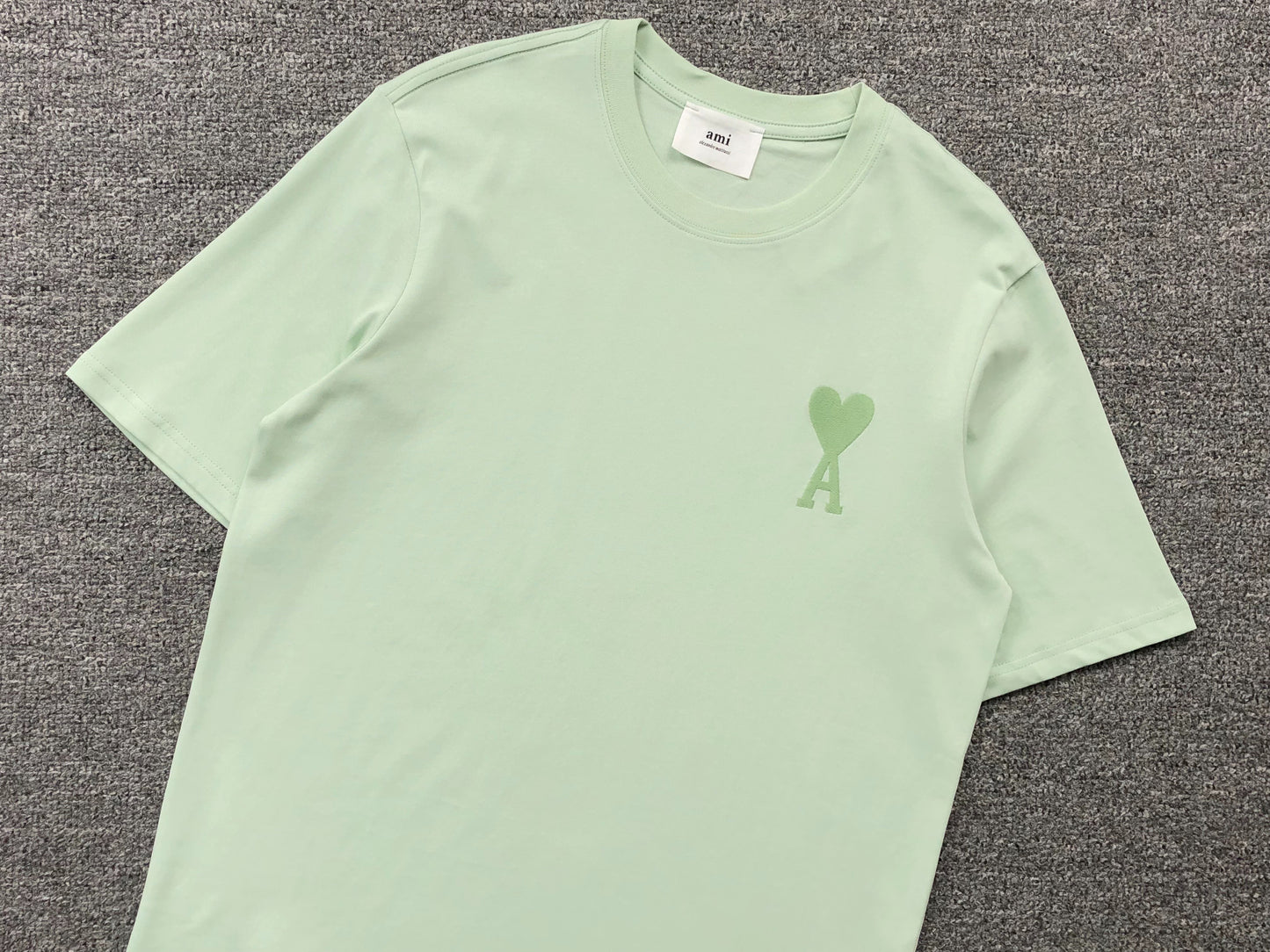 Camiseta AMI Paris Minimal Tonal Heart Logo