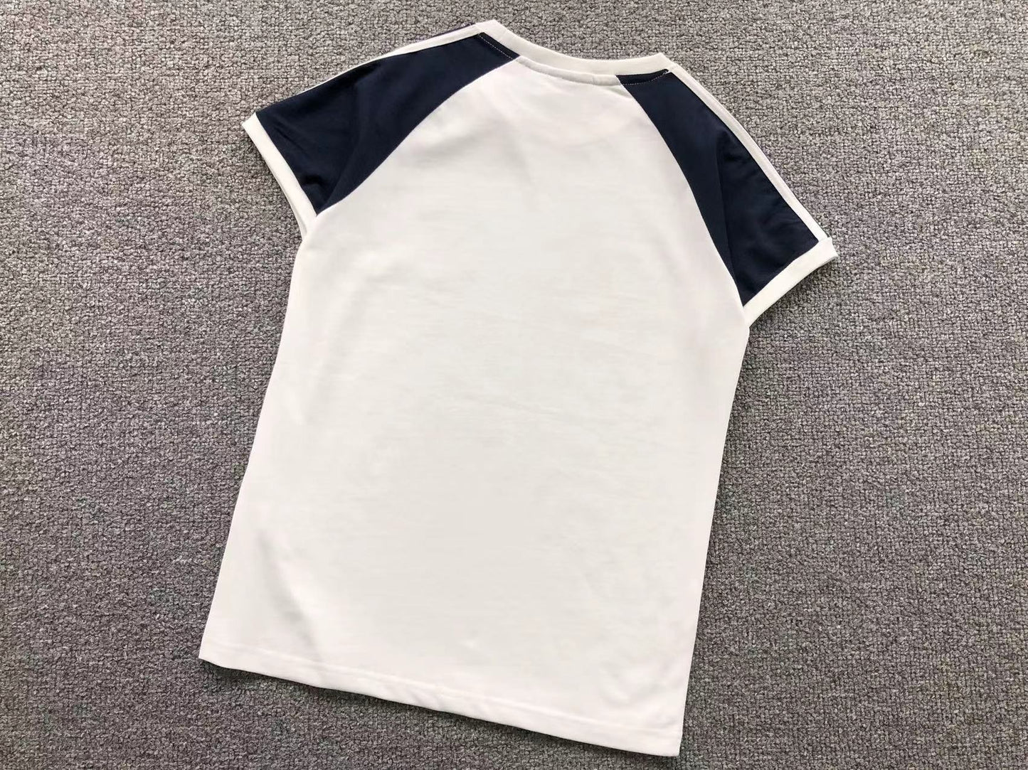 Camiseta Adidas x Sporty & Rich Raglan Feminina