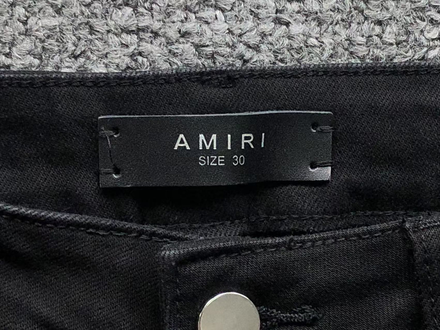 Calça AMIRI Logo Destroyed Black Denim