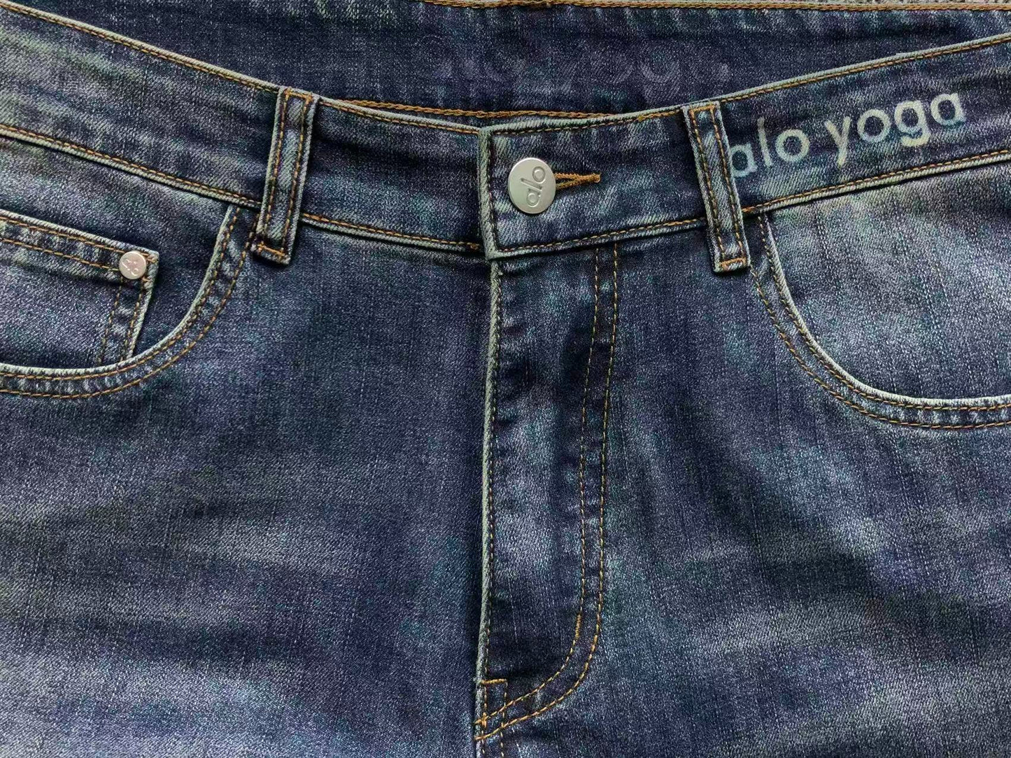 Calça ALO jeans reta azul estonado