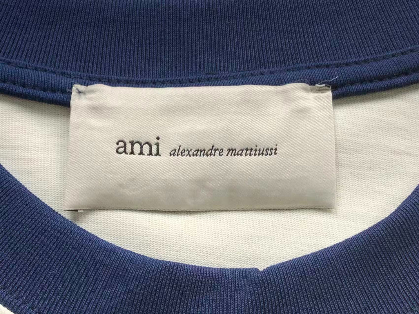 Camiseta AMI Paris Raglan Logo Coração