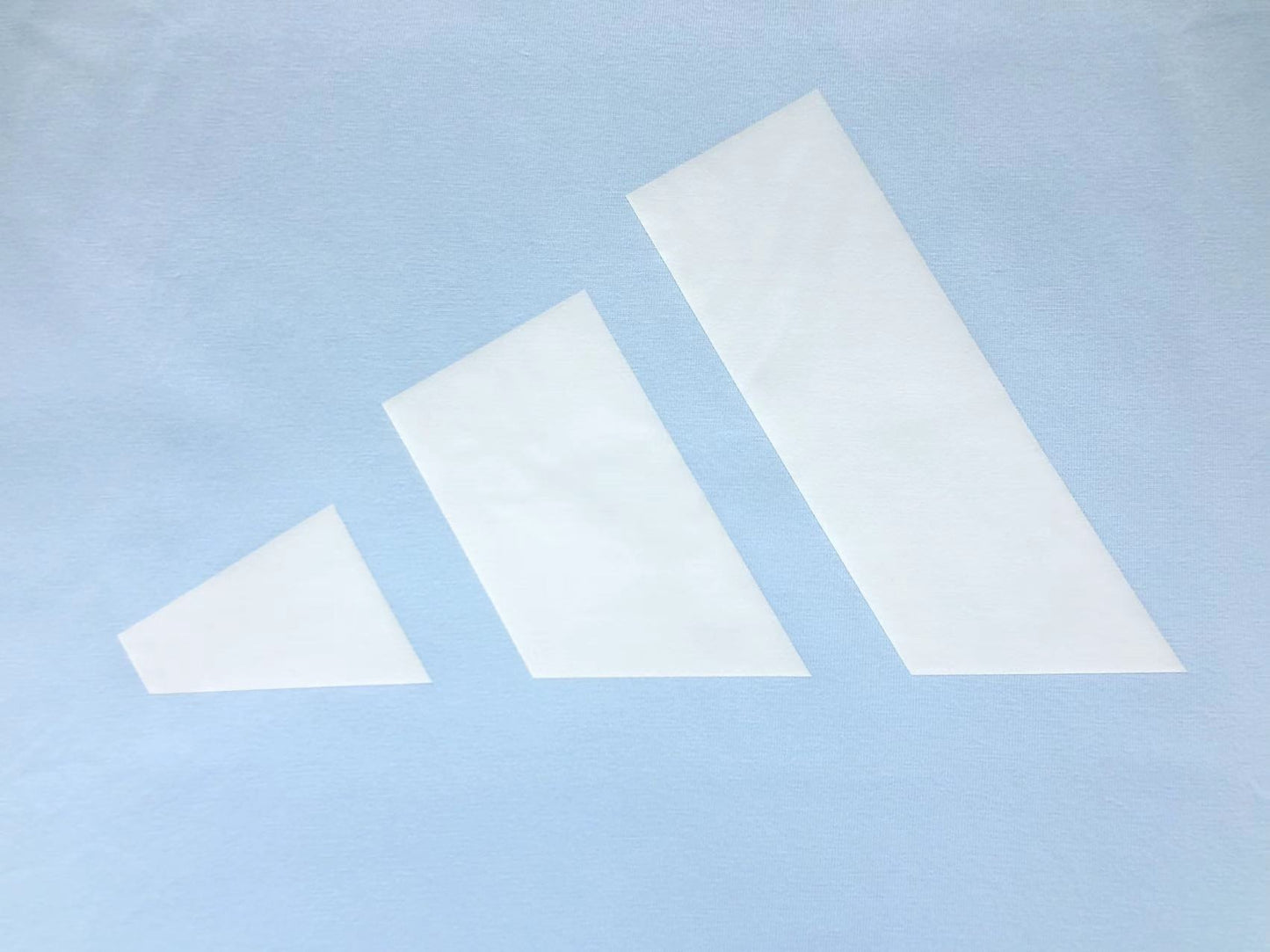 Camiseta Adidas Big Logo Essential