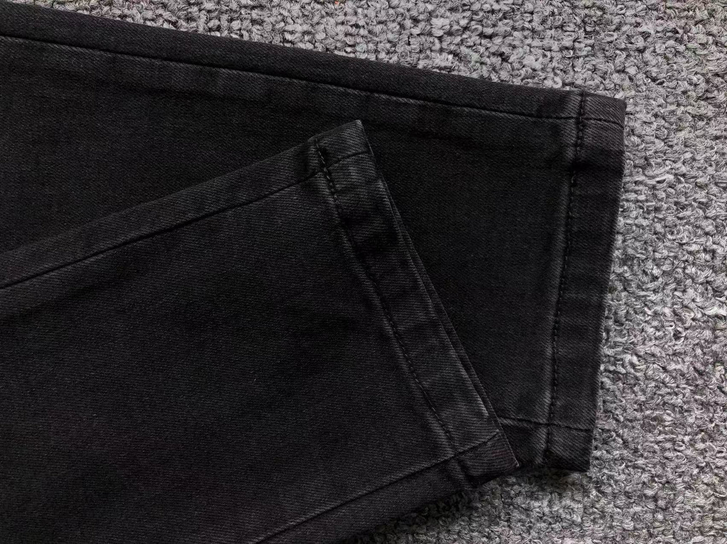 Calça AMIRI Logo Destroyed Black Denim