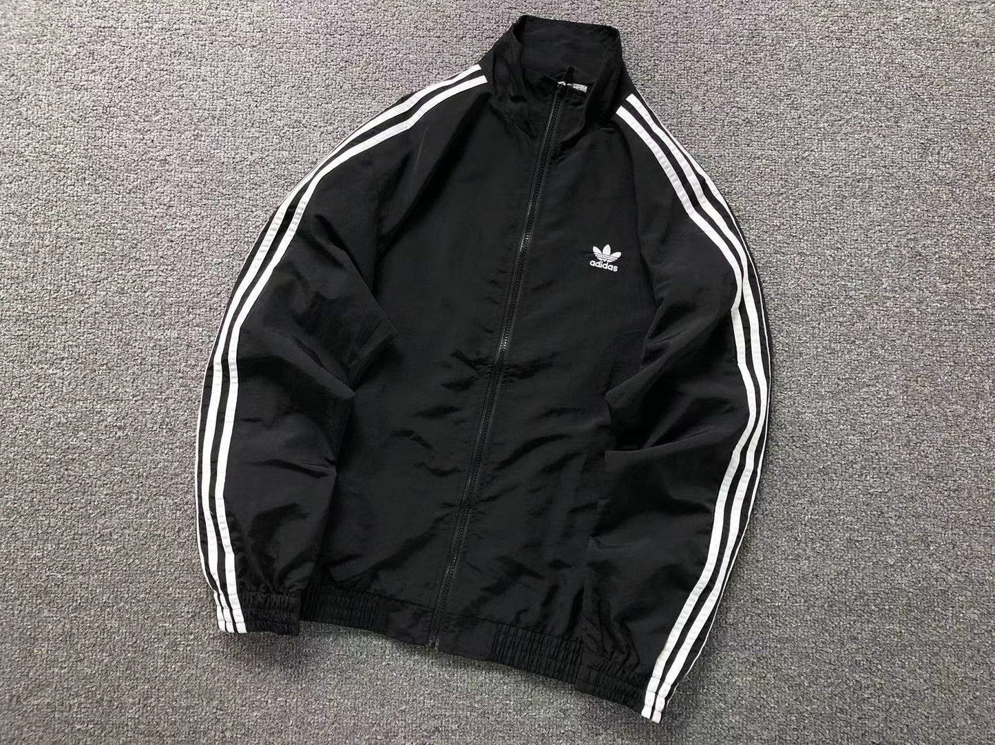Jaqueta Adidas Archive Silent Motion Windbreaker