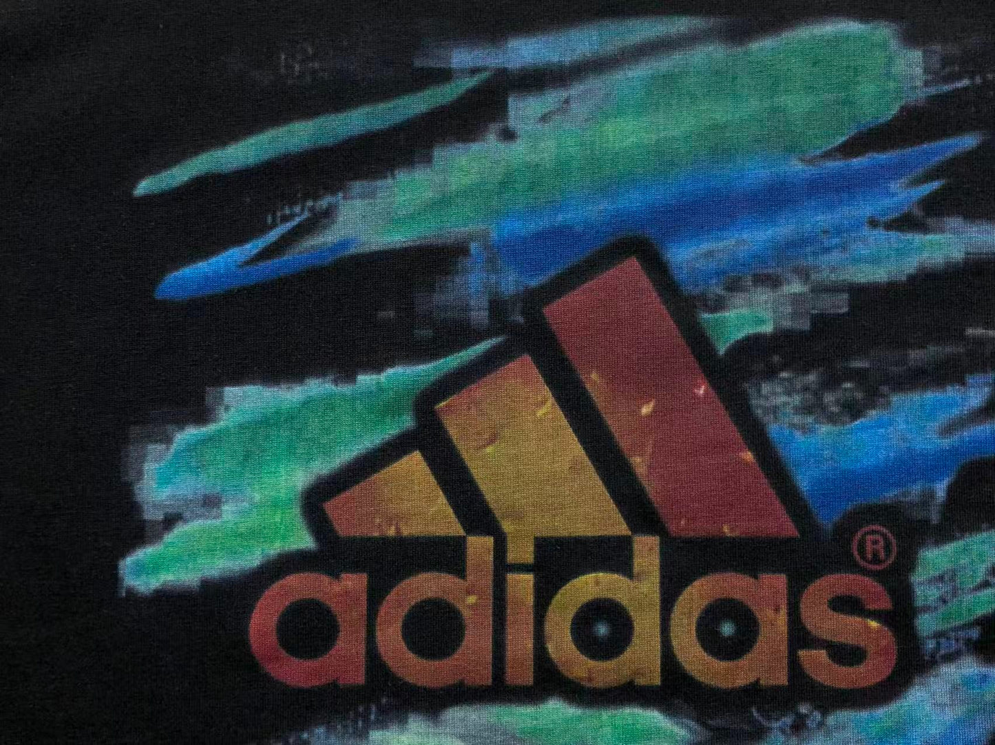 Camiseta Adidas Brush Stroke Color Logo