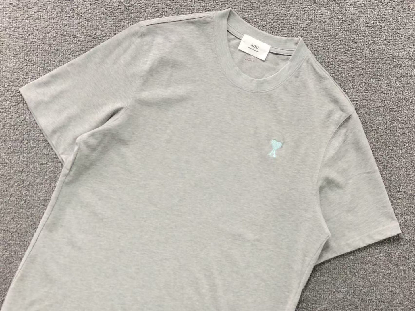 Camiseta AMI Paris Mini Heart Logo Contrast Tee