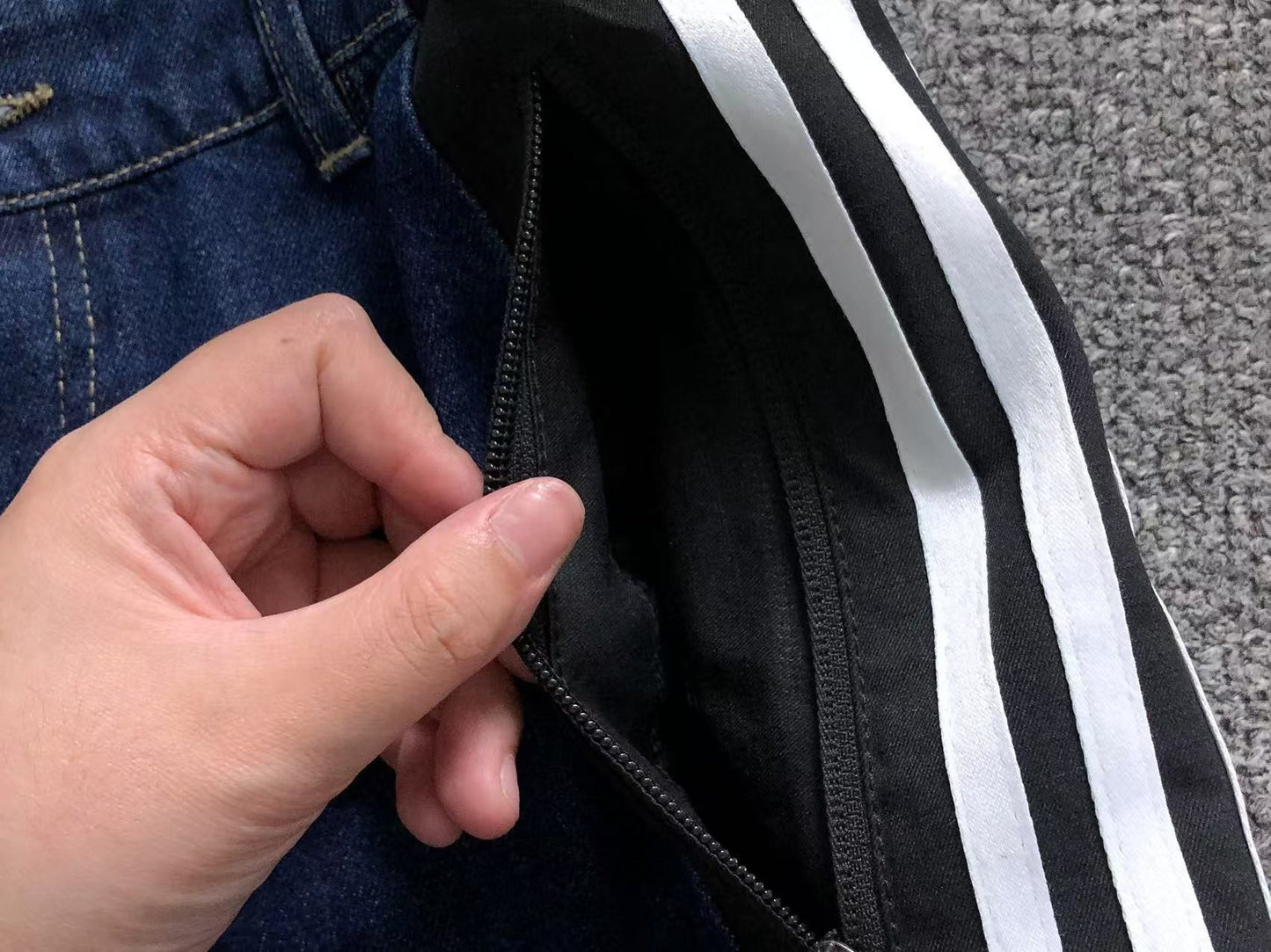 Calça Adidas Jeans Stripe Track Pants