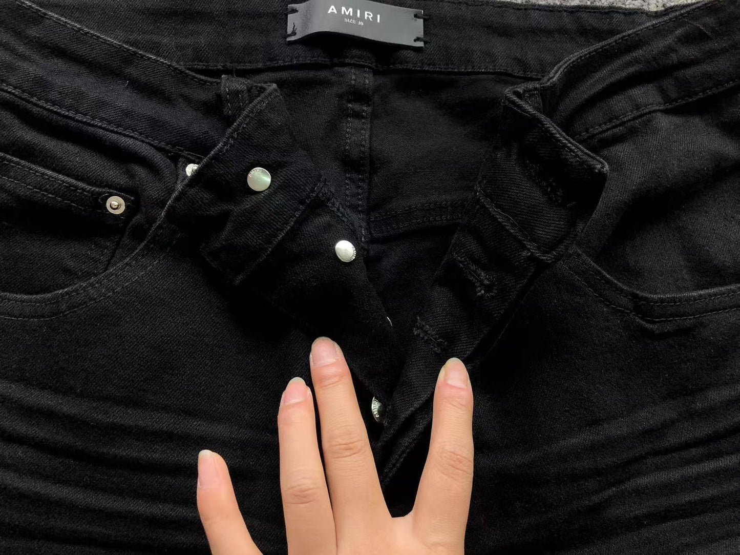 Calça AMIRI Logo Red Black Denim