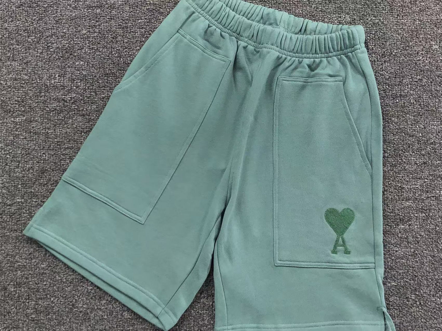 Short AMI Paris Essential Heart Collection