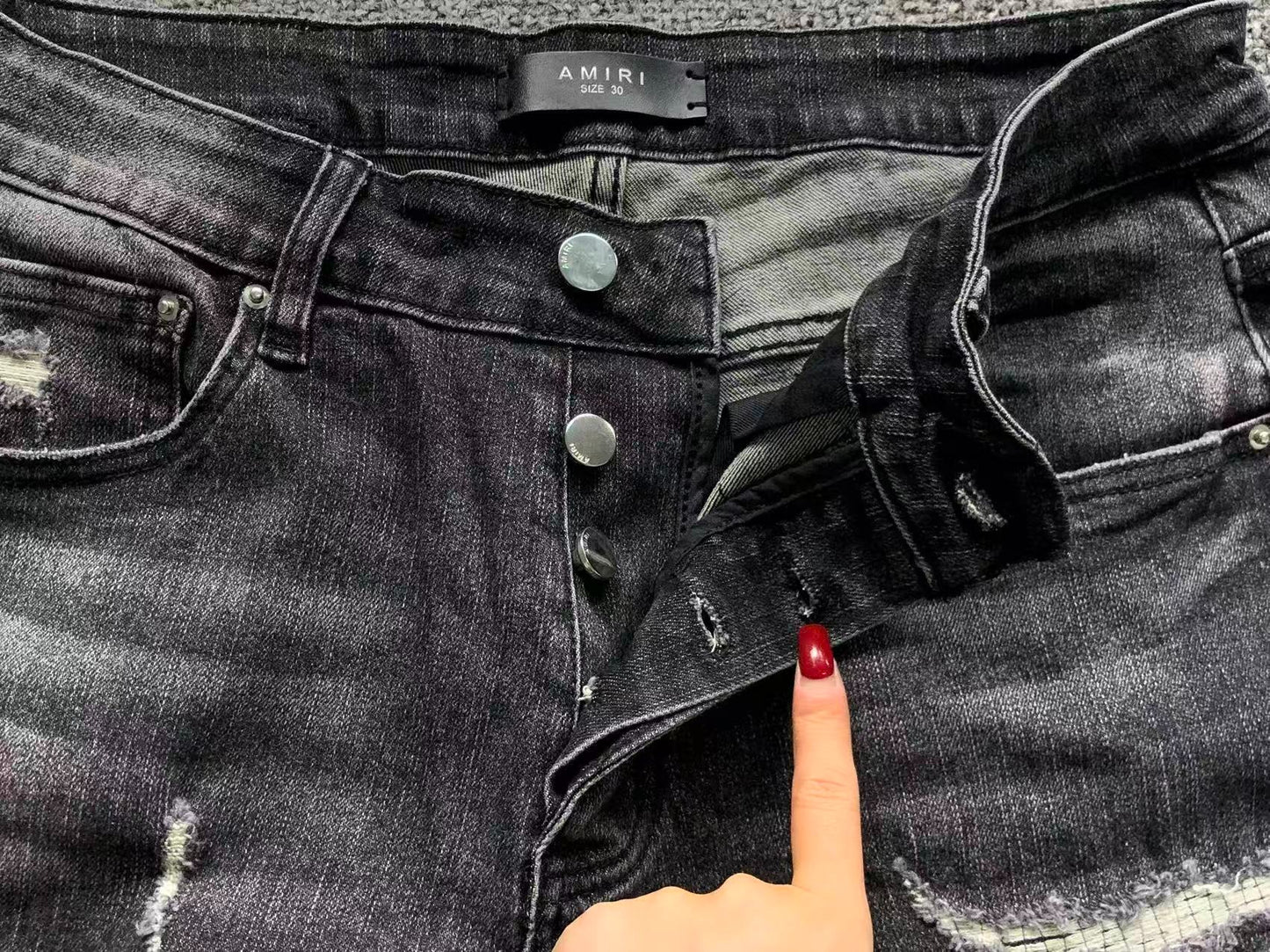Bermuda Jeans AMIRI Black Distressed Red Logo