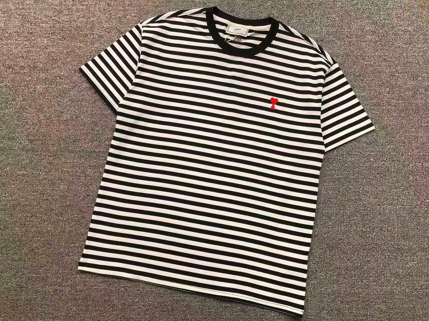 Camiseta AMI Paris Classic Heart Striped Tee