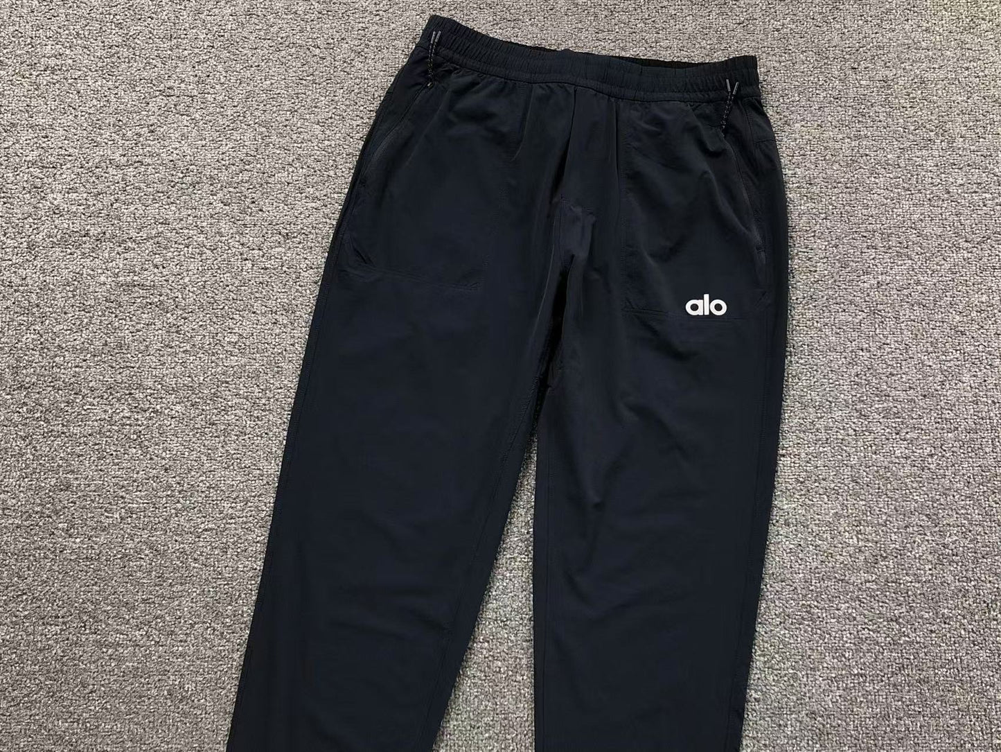 Calça elástica ALO moletom cargo