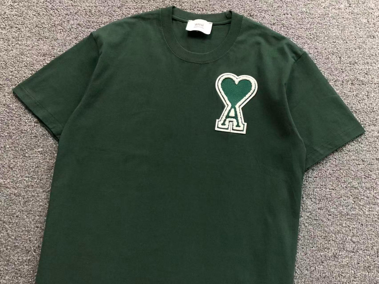 Camiseta AMI Paris Patch Logo Coração