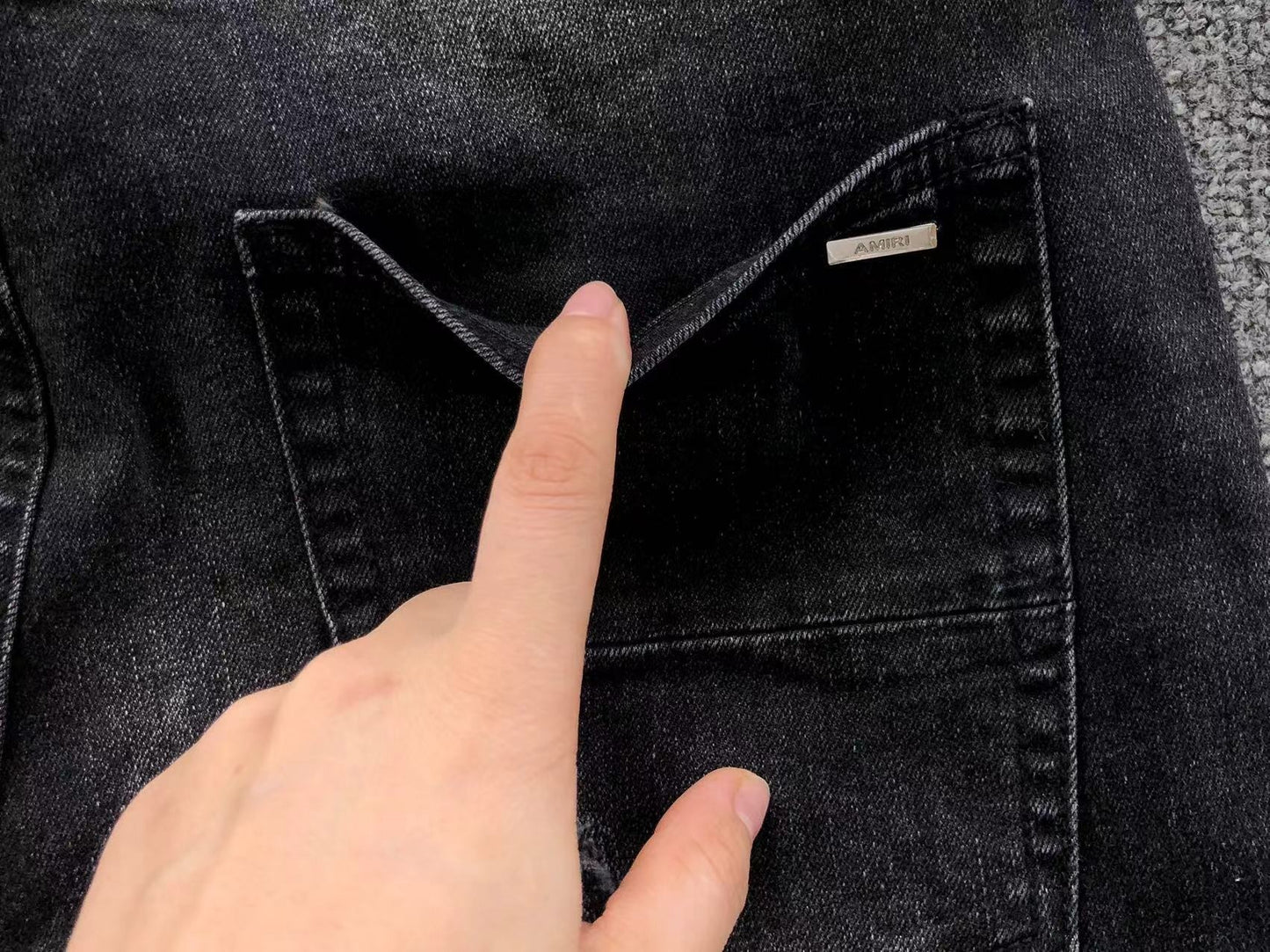 Calça AMIRI Hollywood Black Destroyed Denim