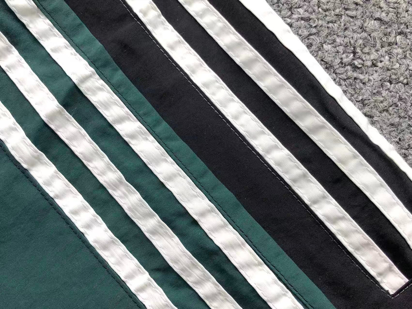 Jaqueta Adidas Chevron Windbreaker Archive