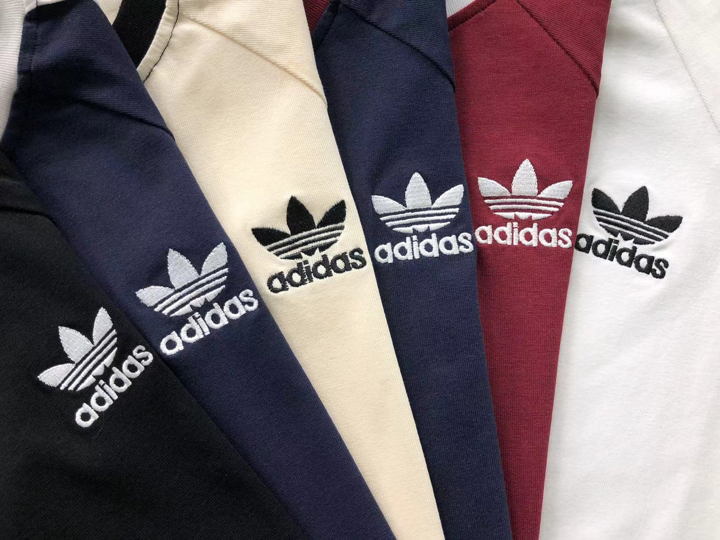 Camiseta Adidas Raglan Core 3-Stripes Feminina