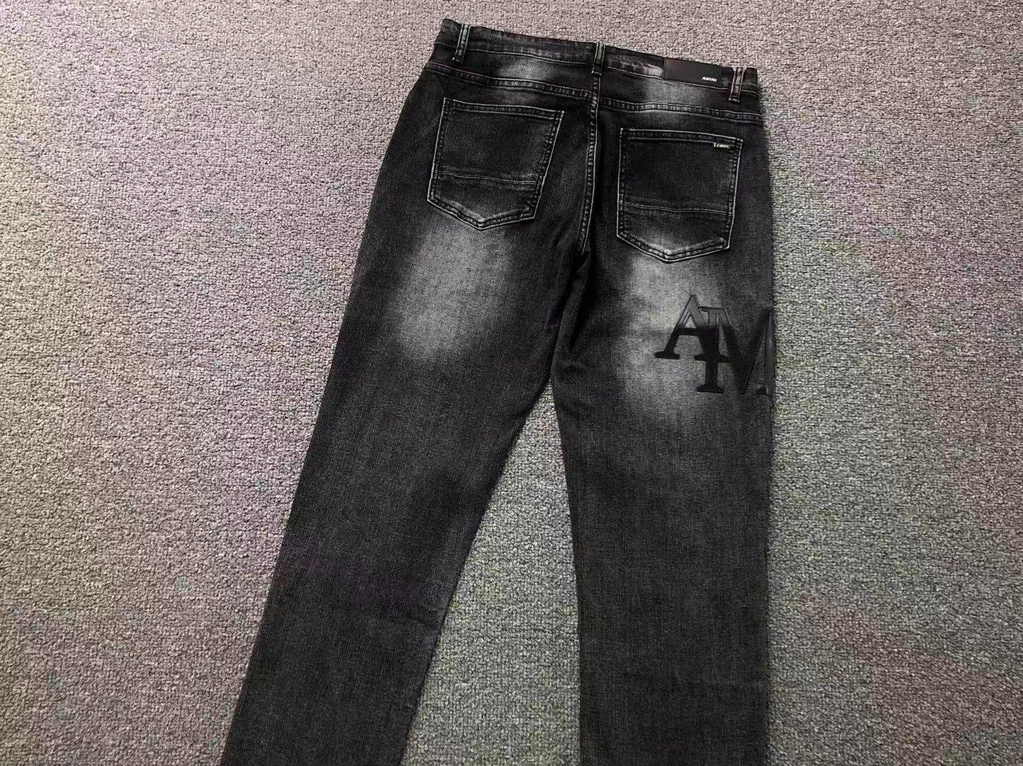 Calça AMIRI Tonal Logo Black Destroyed Denim