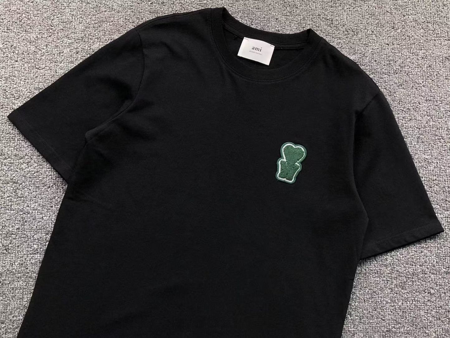 Camiseta AMI Paris Heart Patch Contrast Tee