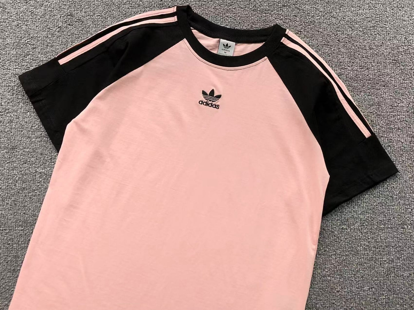 Camiseta Adidas Raglan Contrast Feminino